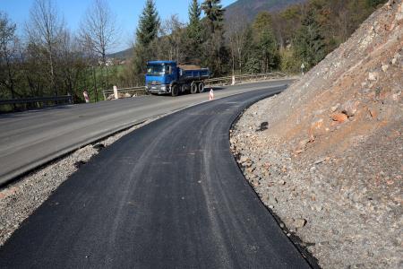 ASFALTIRANJE CESTE GRAHOVO BLOČICE 10 FOTO LJUBO VUKELIČ